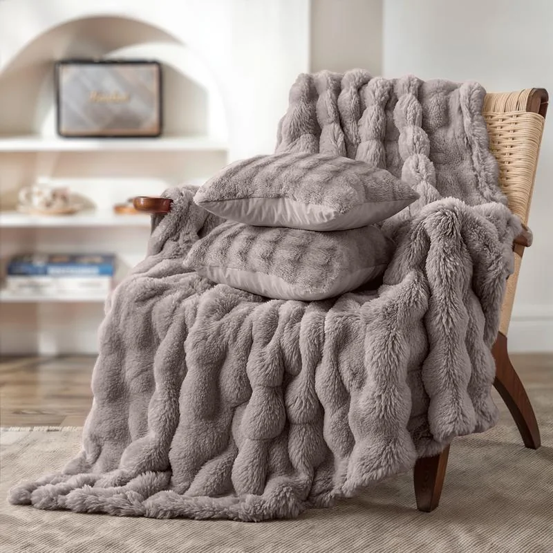 Pom Pom Fur plaid met kussens - taupe